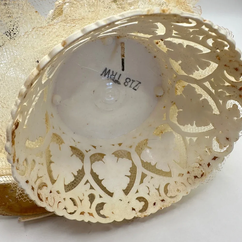 Vtg MCM Wedding Cake Topper Bride Groom Bell Net Flowers Retro Chalkware Decor
